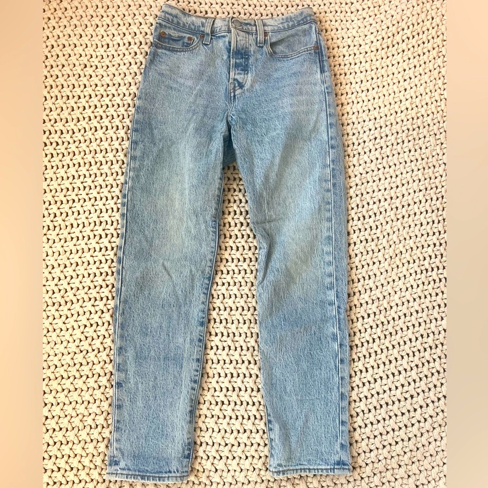 Levis Wedgie Ankle Jean